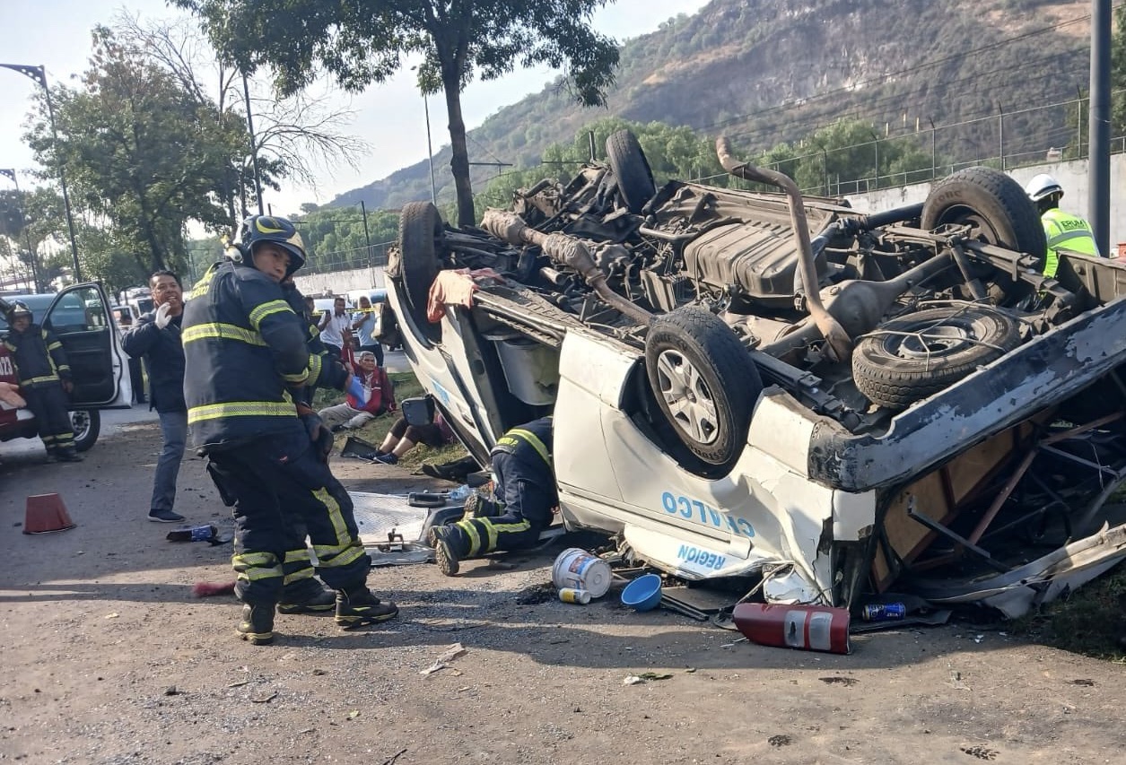 Accidente en la Calzada Zaragoza: volcadura deja 2 personas muertas