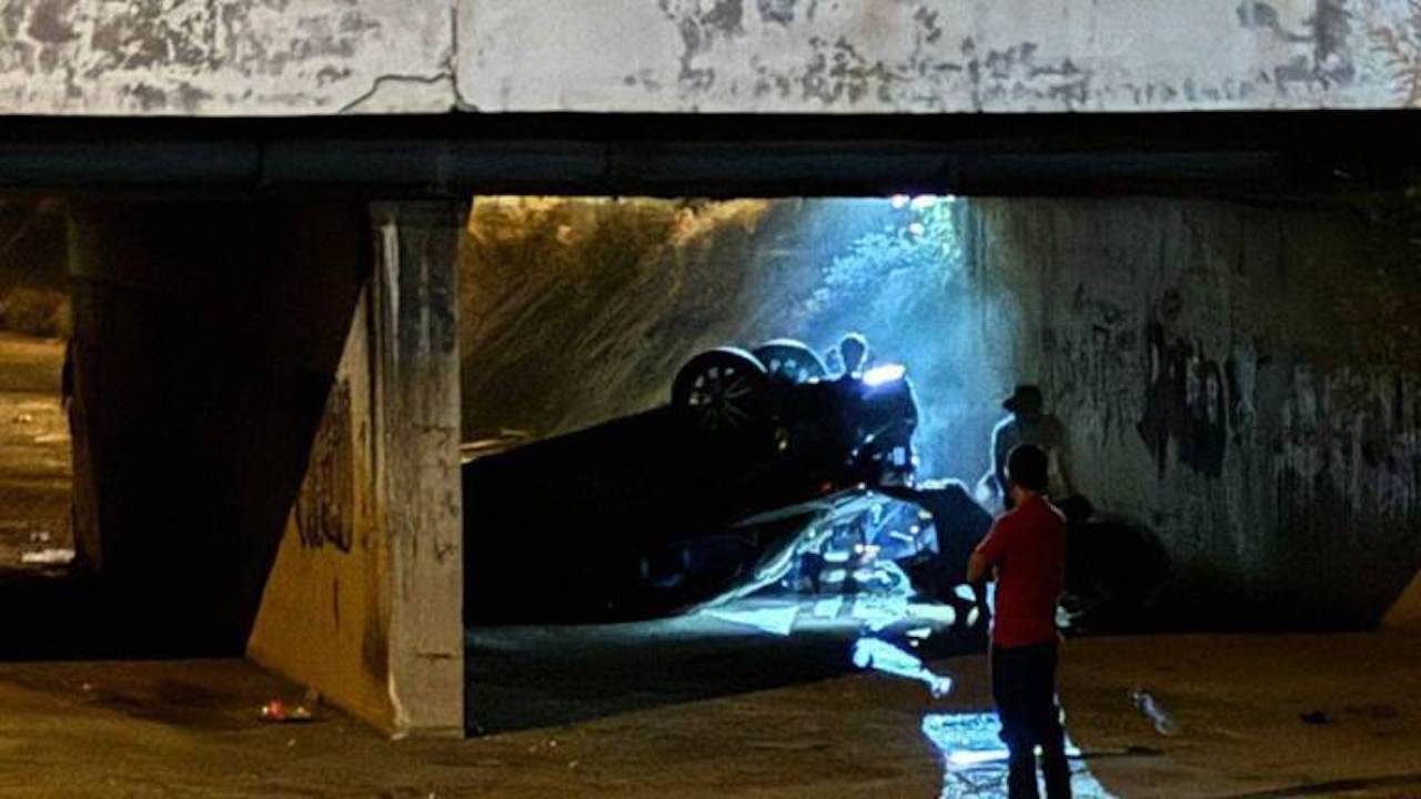 Accidente en Mazatlán: auto de padre de Kimberly Loaiza sufre percance en un canal pluvial