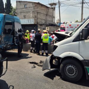Accidente en la México-Puebla: camionetas de transporte público chocan y dejan 20 heridos