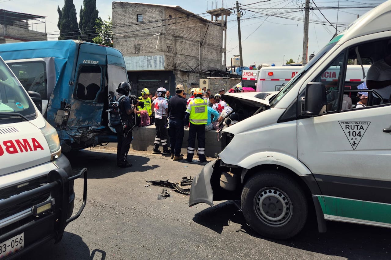 Accidente en la México-Puebla: camionetas de transporte público chocan y dejan 20 heridos