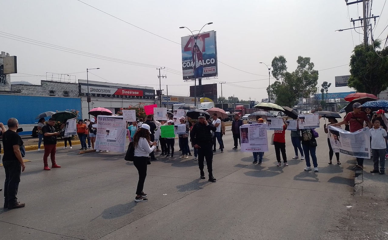 Familia bloquea la López Portillo por menor desaparecido en Coacalco