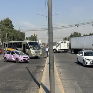 Bloqueos en Tultitlán: transportistas de TUSSAT cierran avenidas