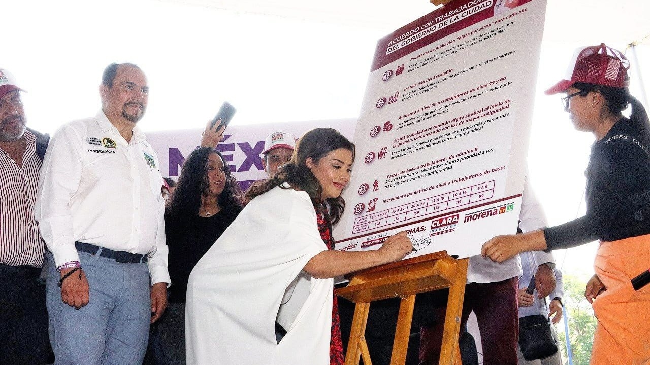 Clara Brugada promete aumento salarial y plazas para trabajadores de la CDMX