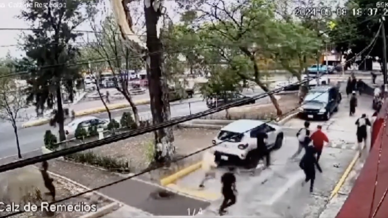 Enfrentamiento afuera del CCH Naucalpan deja a un estudiante fallecido y varios heridos