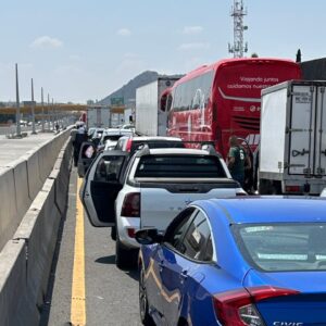 Cierre por mantenimiento en la autopista México-Puebla genera 2 km de fila