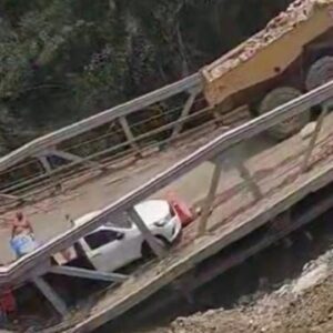 Colapso de puente en construcción en Tamazunchale, SLP, deja 3 heridos