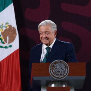 México se beneficiaría con menos mañaneras y más acción: ‘The Economist’