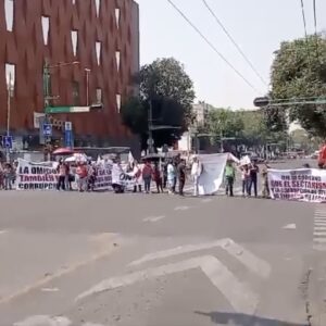 Bloqueo en Eje Central: personas impiden el tránsito desde Viaducto e Izazaga