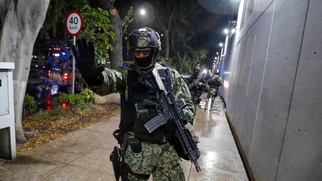 México extradita a EU a ‘El Nini’, presunto jefe de seguridad de ‘Los Chapitos’