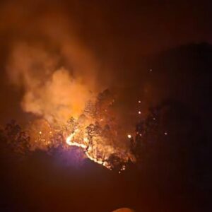 Incendio en Santa María del Río causa evacuaciones; habitantes piden más ayuda