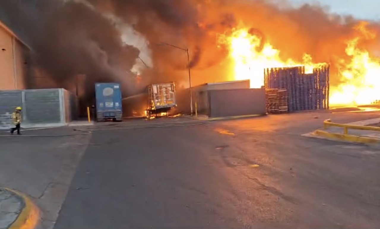 Incendio se registra en el Parque industrial Monterrey, Apodaca