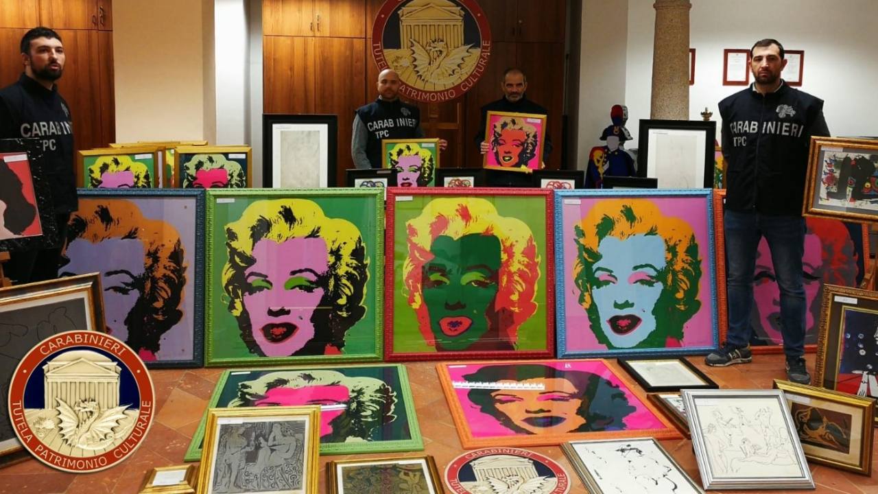 Incautan 50 obras falsas de Warhol, Picasso y Miró que se vendían por televisión