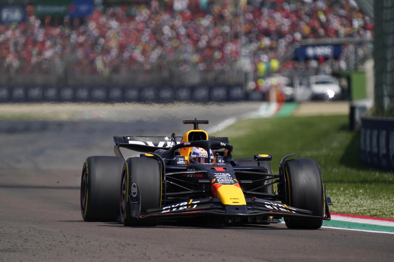 Verstappen resiste y gana el Gran Premio de Emilia-Romaña