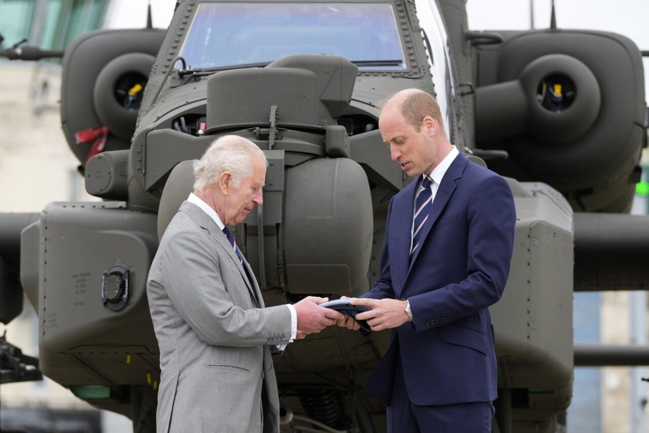 Carlos III transfiere a Guillermo el cargo de Coronel en Jefe del Cuerpo Aéreo del Ejército