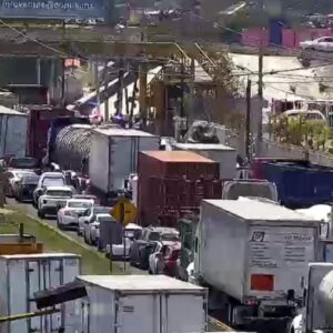 Bloquean la carretera Lechería-Texcoco por la desaparición de una persona