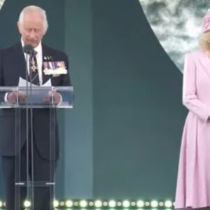 Valentía y solidaridad: el rey Carlos rinde homenaje a los veteranos del Día D