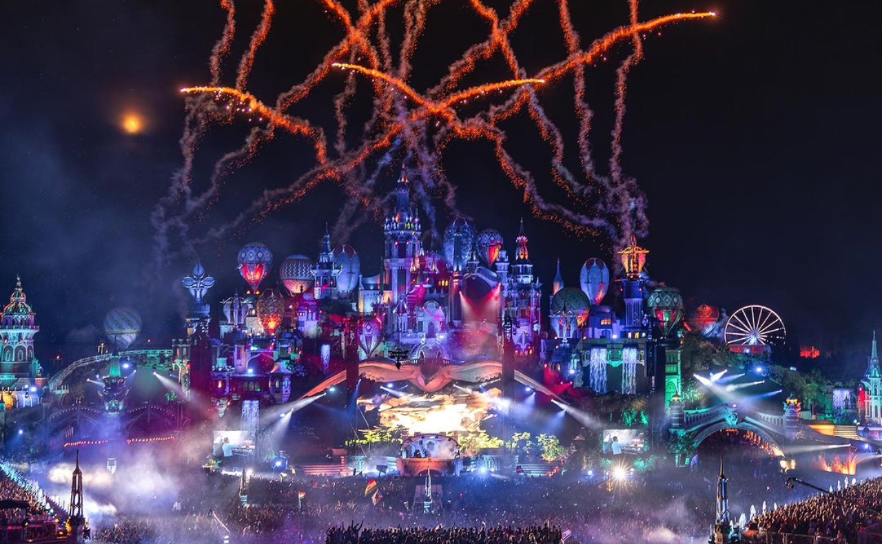 Tomorrowland enfrenta multa de 2 millones de euros por no usar vasos  reutilizables